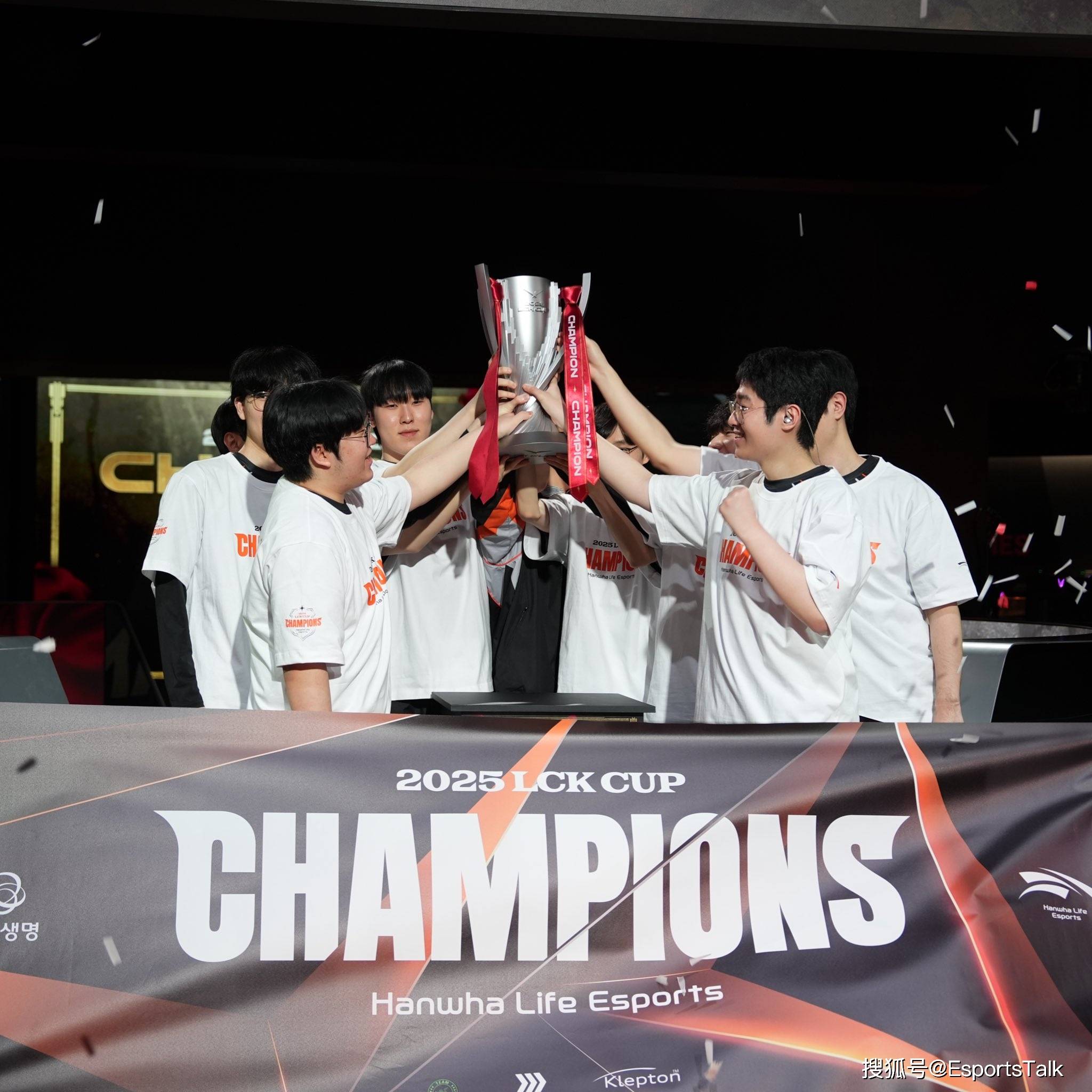 TSM力克100T,Deft拿下关键大龙焦点之战八强赛,让粉丝疯狂欢呼 TSM力克100T,Deft拿下关键大龙焦点之战八强赛,让粉丝疯狂欢呼