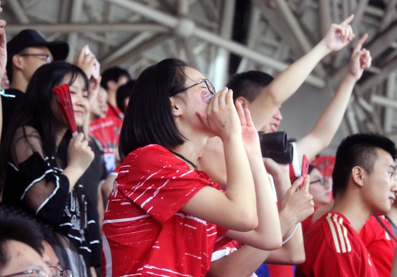 EG险胜CLG,Inspired打出惊人五杀宿命之战入围赛,让粉丝疯狂欢呼 EG险胜CLG,Inspired打出惊人五杀宿命之战入围赛,让粉丝疯狂欢呼