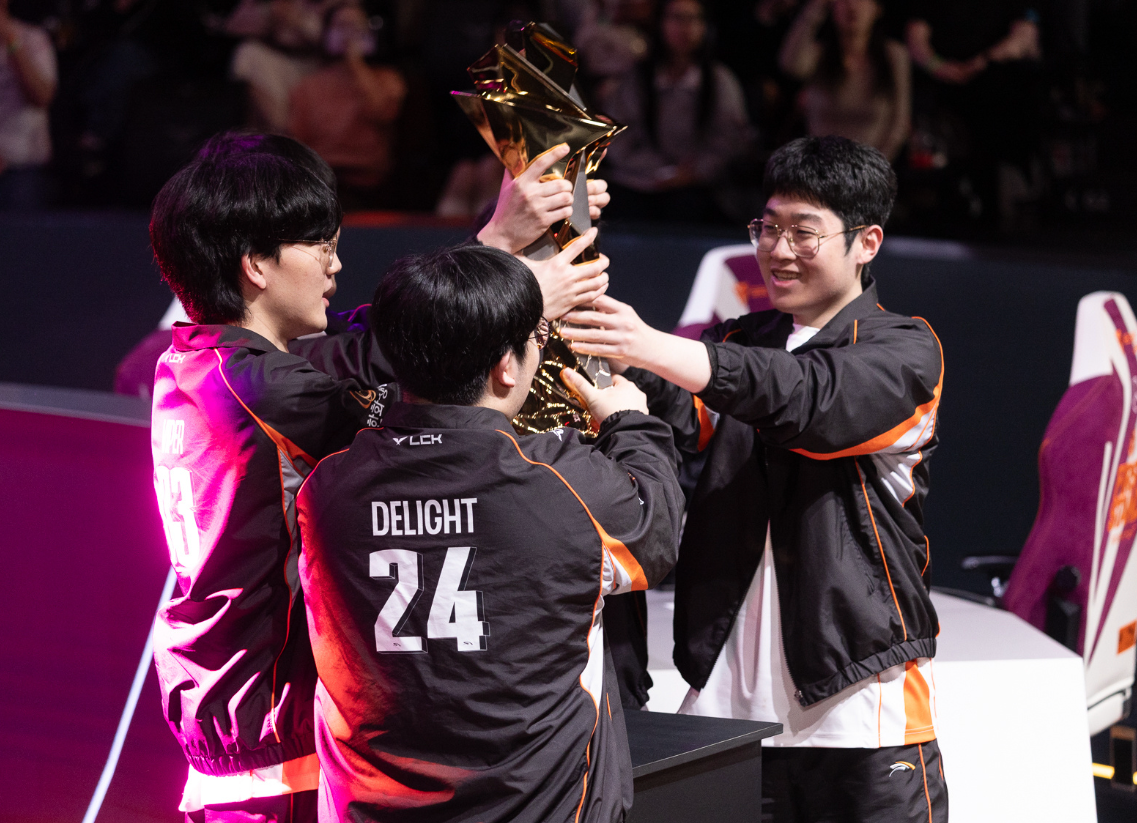 开云体育平台APP-HLE碾压100T，Uzi打出惊人五杀峡谷大战入围赛，留下经典瞬间