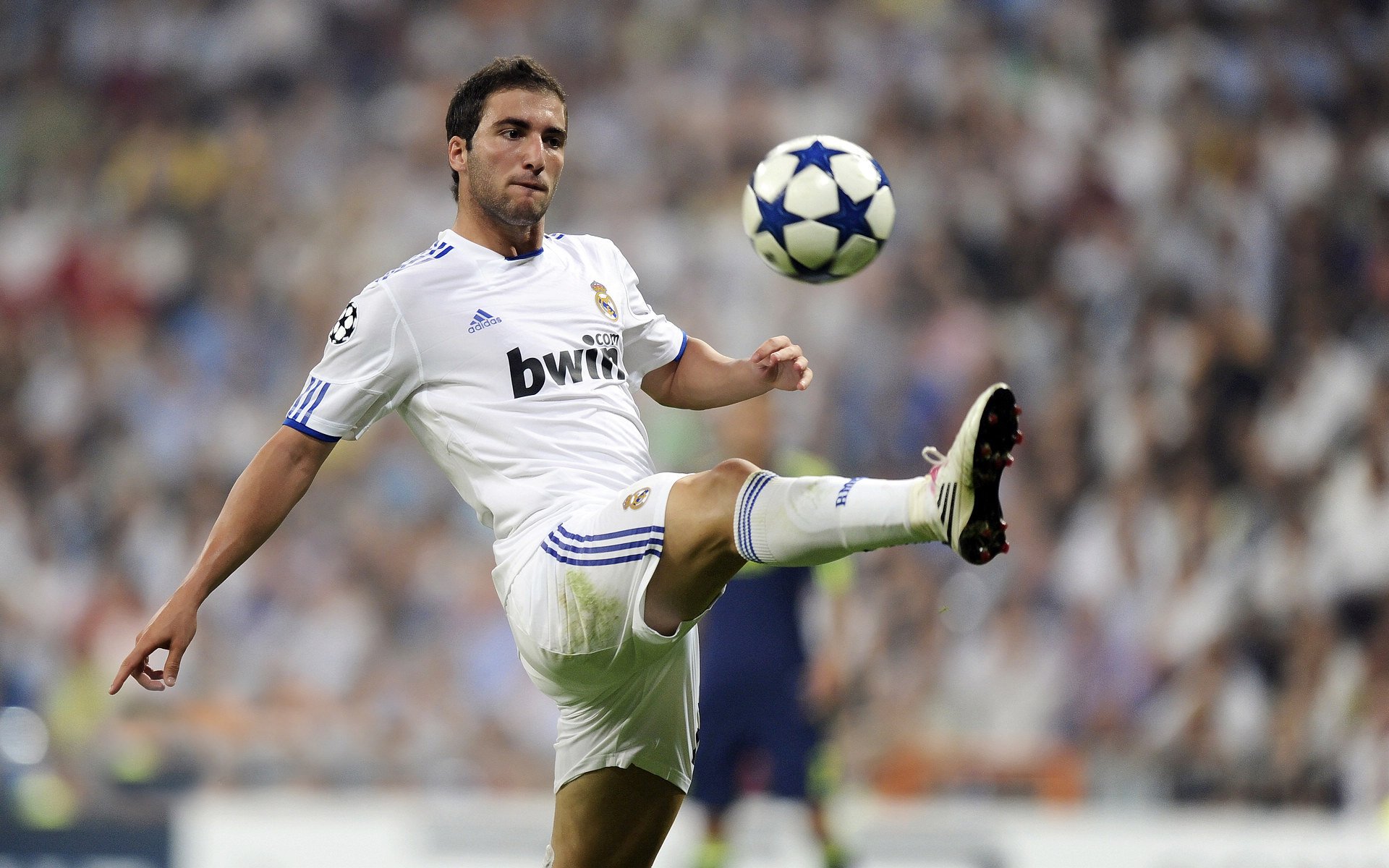 沙特土豪闪电战击溃蓝月，布雷默冷箭三连终结悬念！